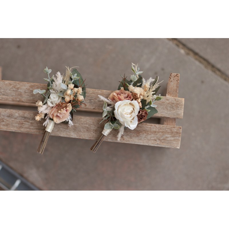 Flower groom's boutonniere, corsage