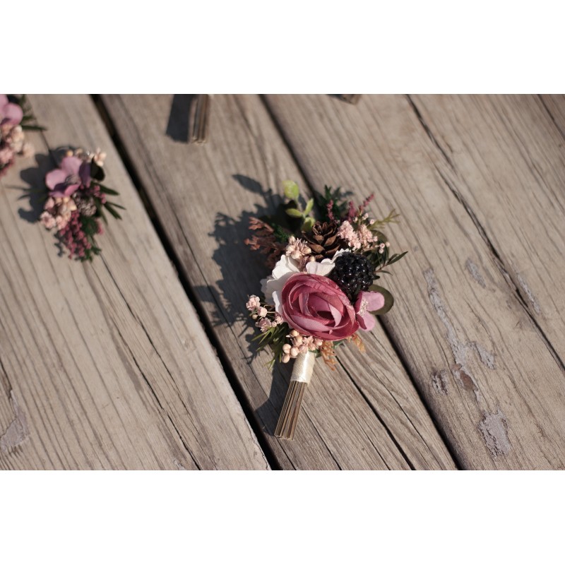 Flower groom's boutonniere, corsage