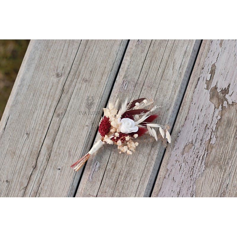 Flower groom's boutonniere, corsage