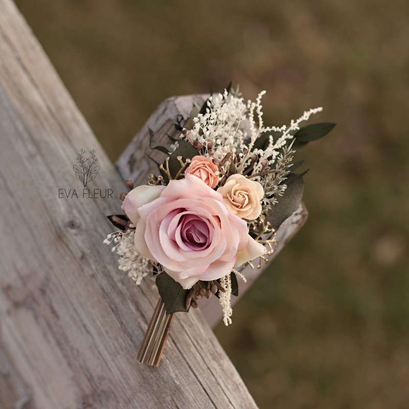 Flower groom's boutonniere, corsage