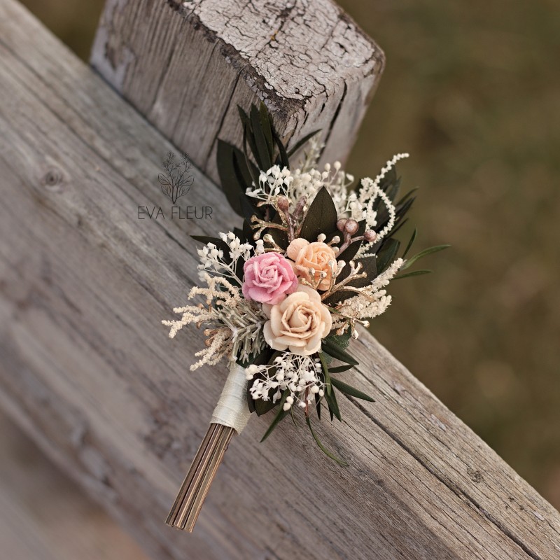 Flower groom's boutonniere, corsage