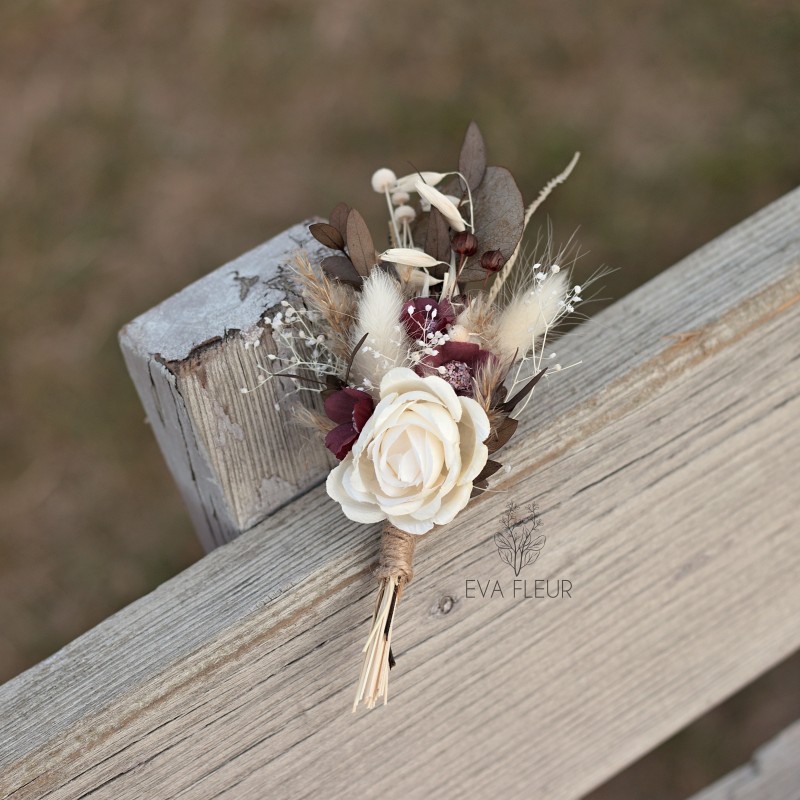 Flower groom's boutonniere, corsage